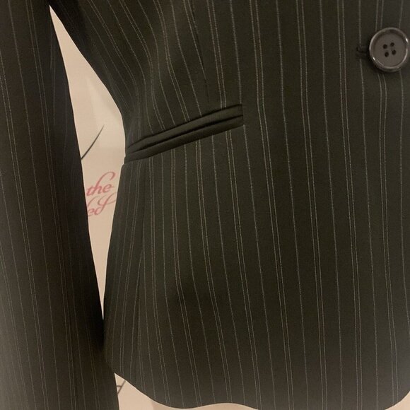 Antonio Melani. Size 6. Pinstripe Professional Blazer. Lined. Faux Pockets. DD - Picture 3 of 7